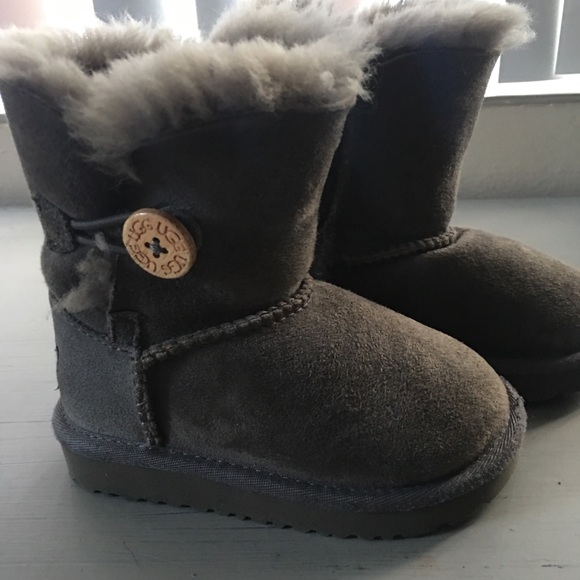 boy uggs grey